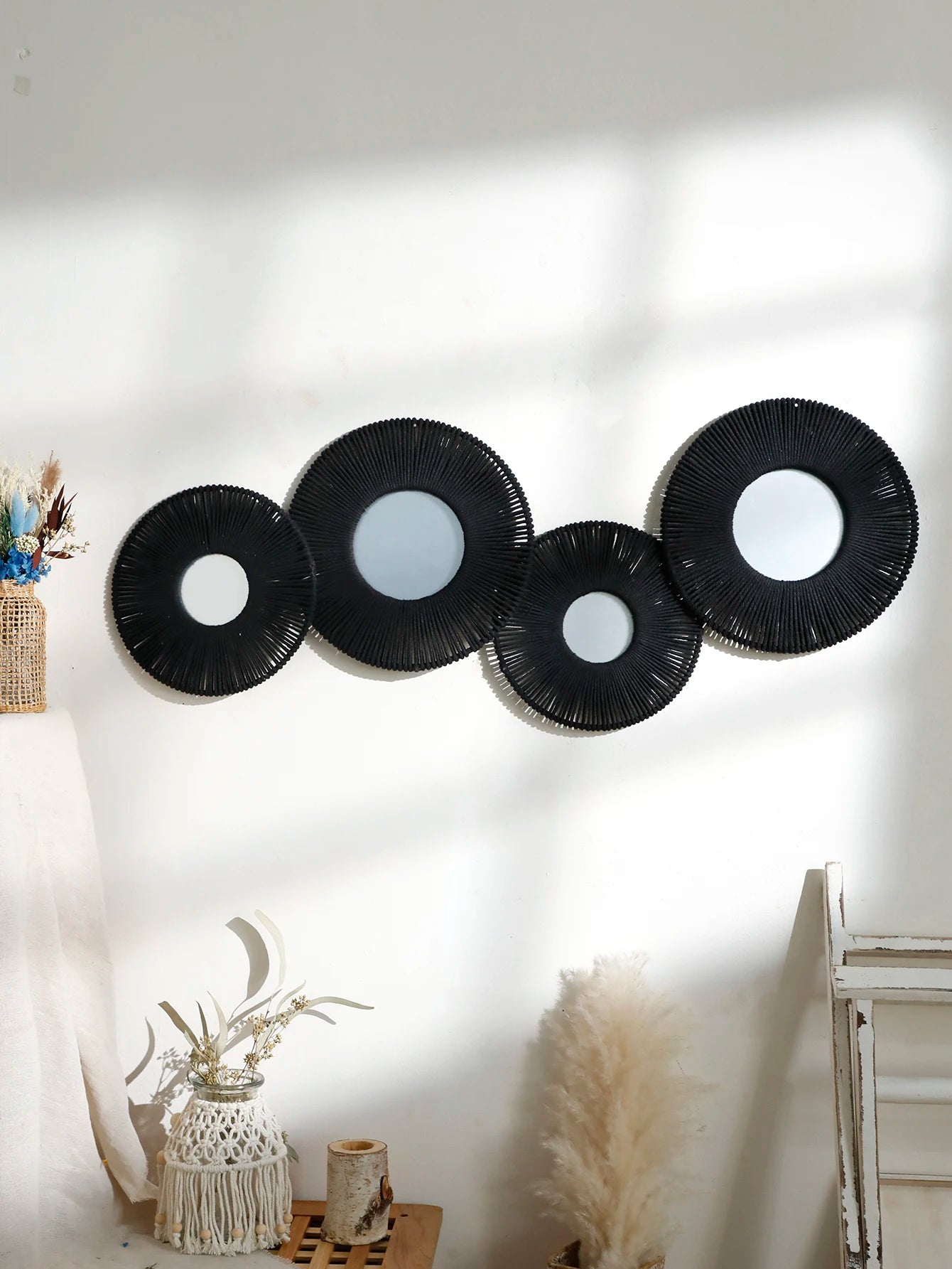 Contemporary Hanging Wall Mirror – Round Shape with Natural Rope Detail