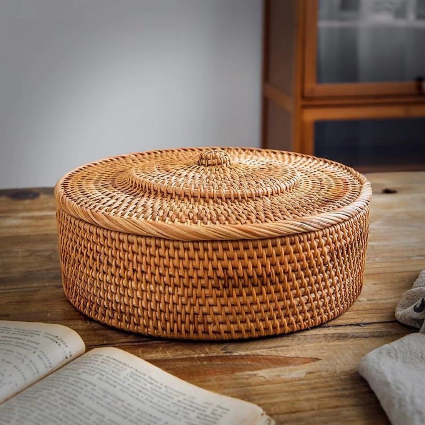 Handwoven Rattan Storage Basket with Lid – Natural Wicker Organizer
