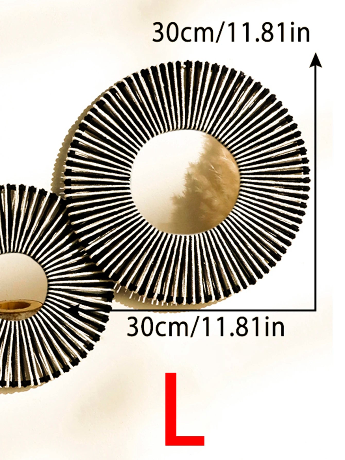 Contemporary Hanging Wall Mirror – Round Shape with Natural Rope Detail
