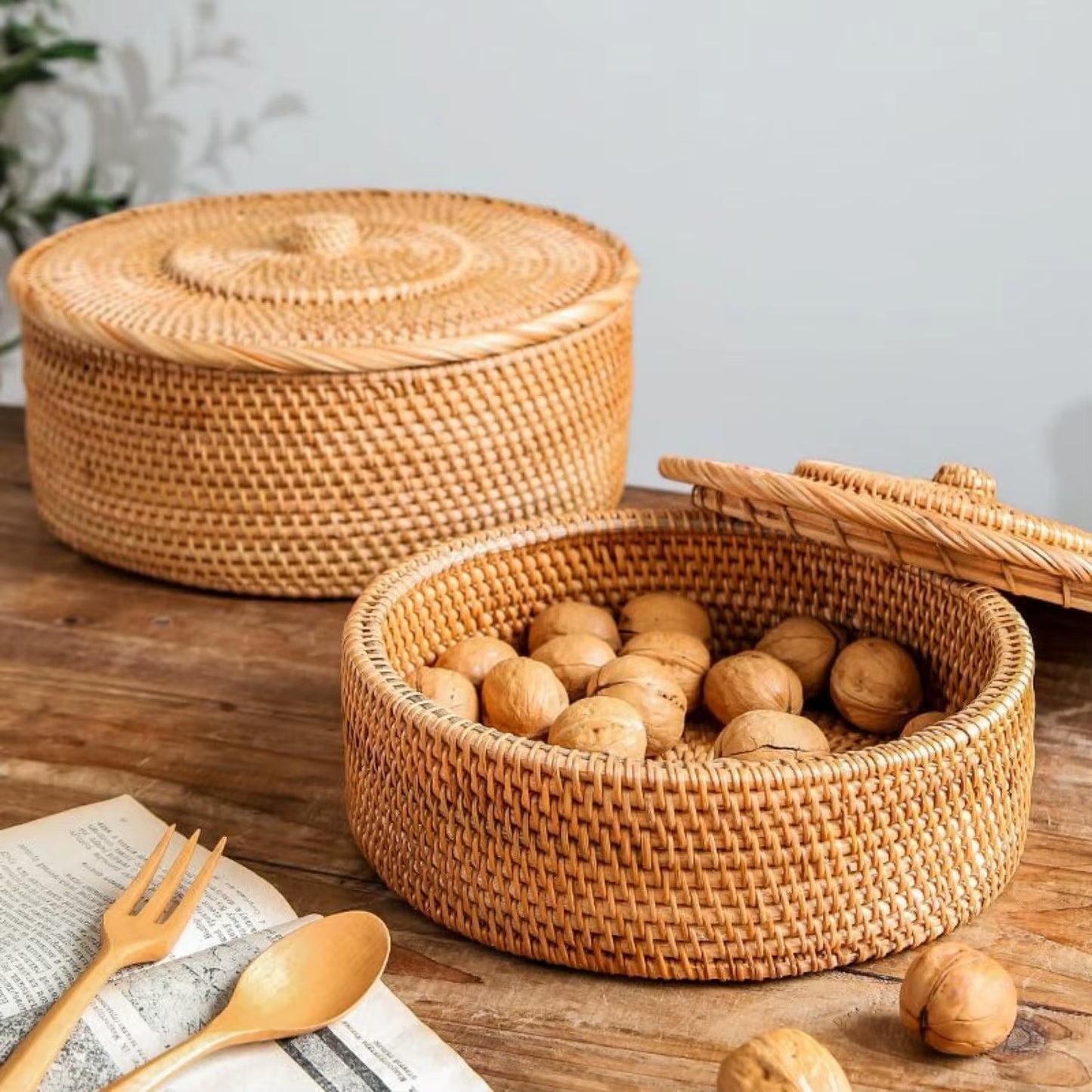 Handwoven Rattan Storage Basket with Lid – Natural Wicker Organizer