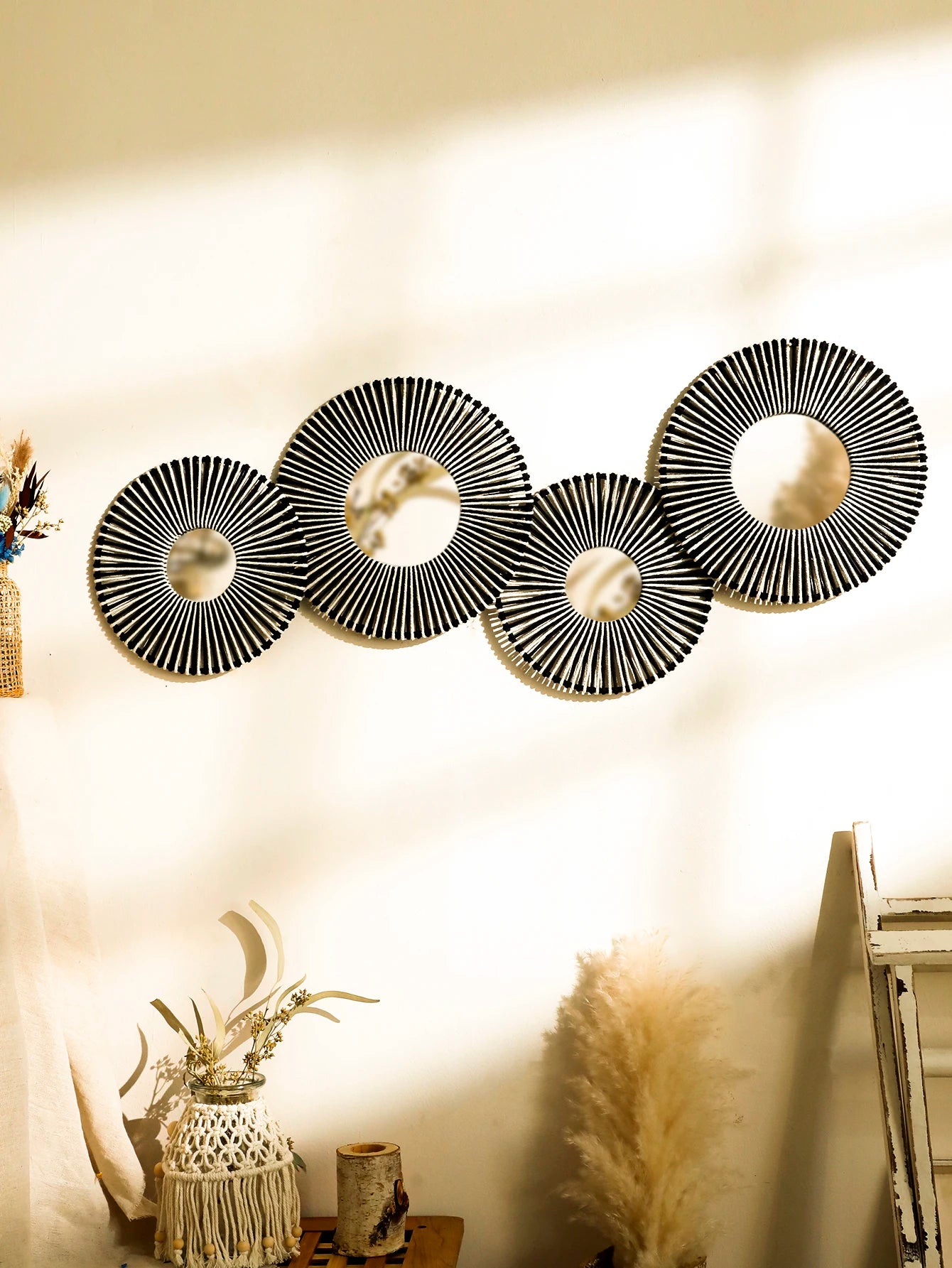 Contemporary Hanging Wall Mirror – Round Shape with Natural Rope Detail