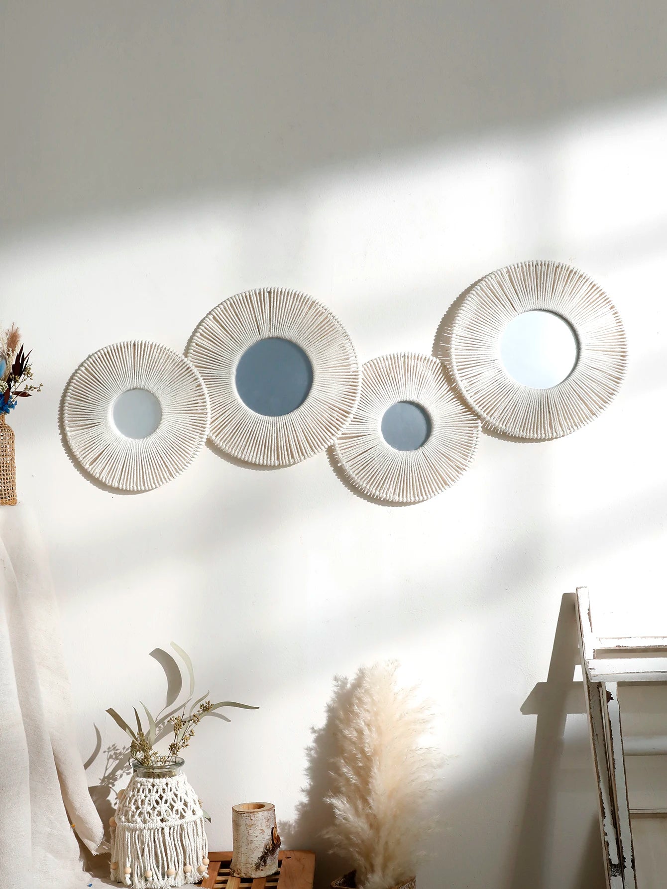 Contemporary Hanging Wall Mirror – Round Shape with Natural Rope Detail