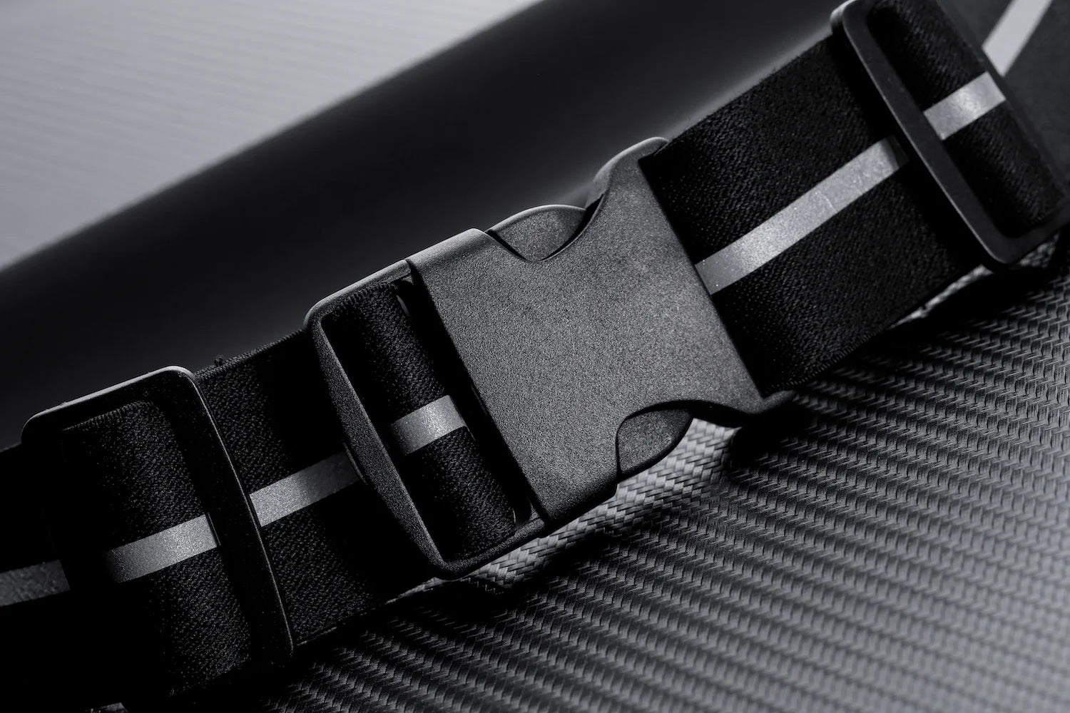 Water‑Resistant Running Belt with Reflective Strip
