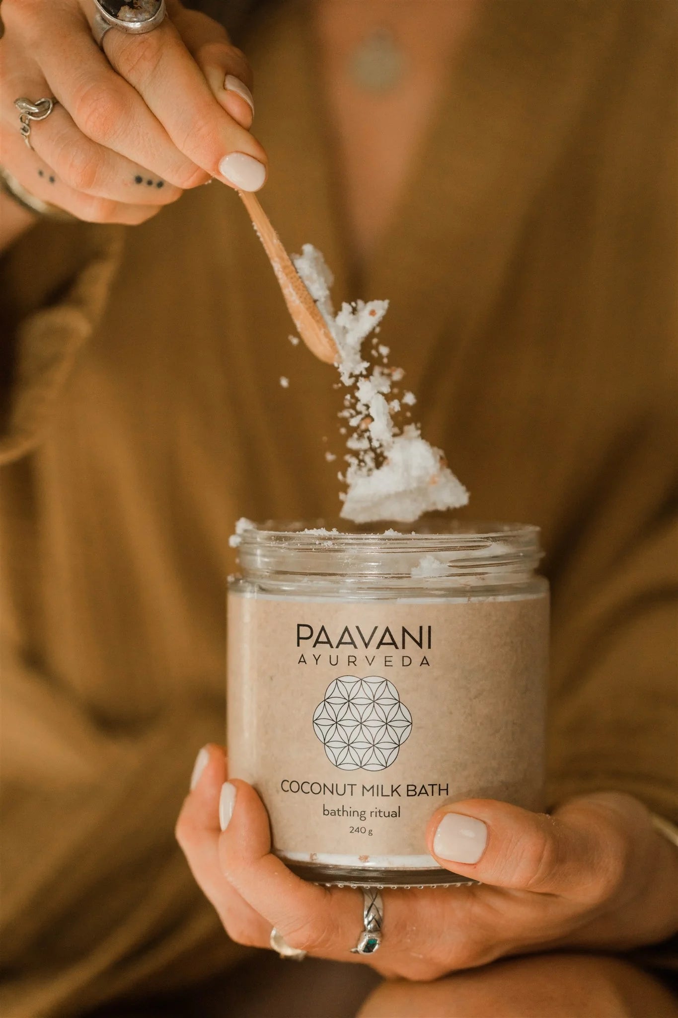  Coconut Milk Ritual Soak – Ayurvedic Herbs for Skin & Soul Renewal