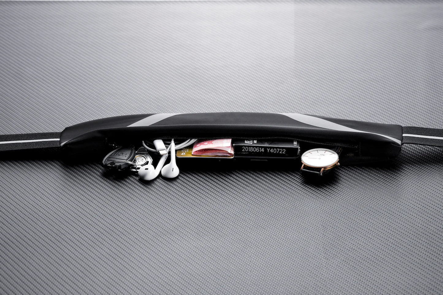 Water‑Resistant Running Belt with Reflective Strip